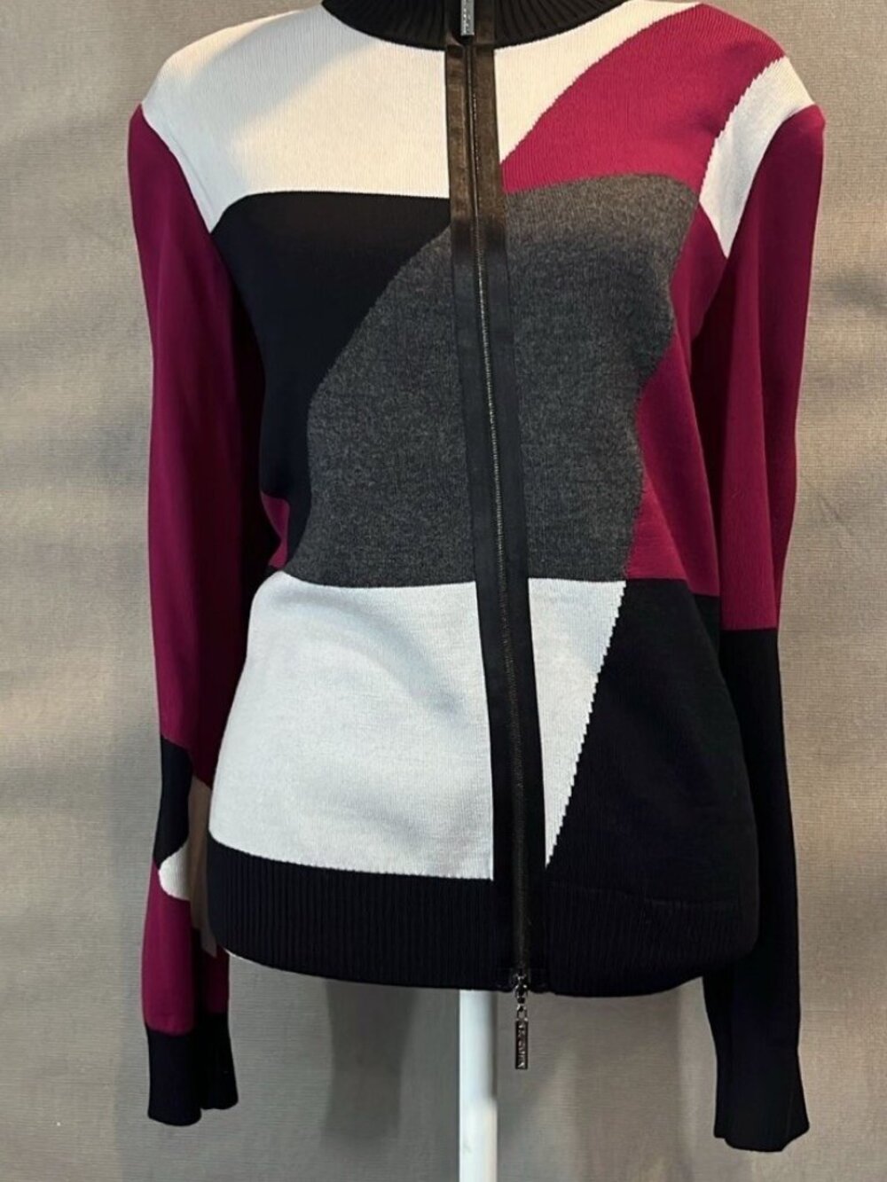 St. John Knits Zip-Up Cardigan in Magenta/Black/Gray/White Sz M